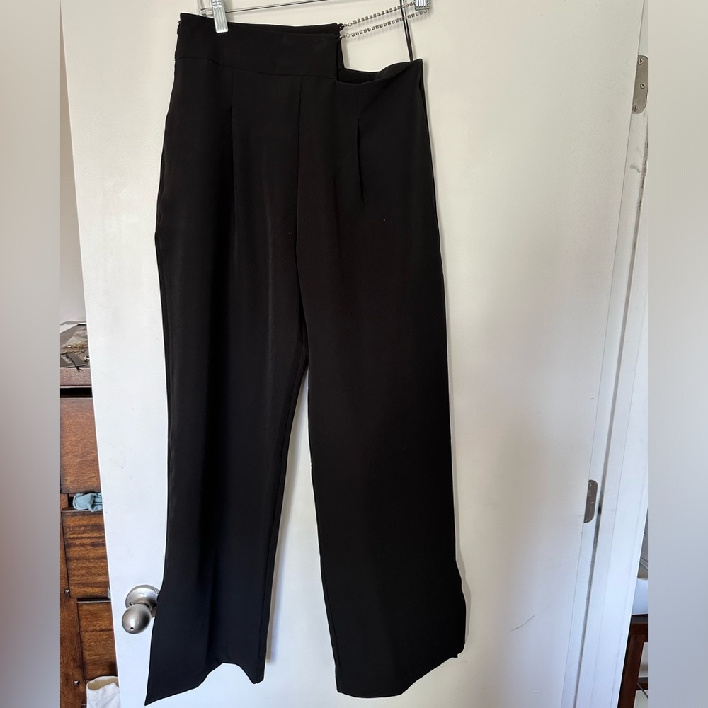 Amylynn Cutout Pant size Medium